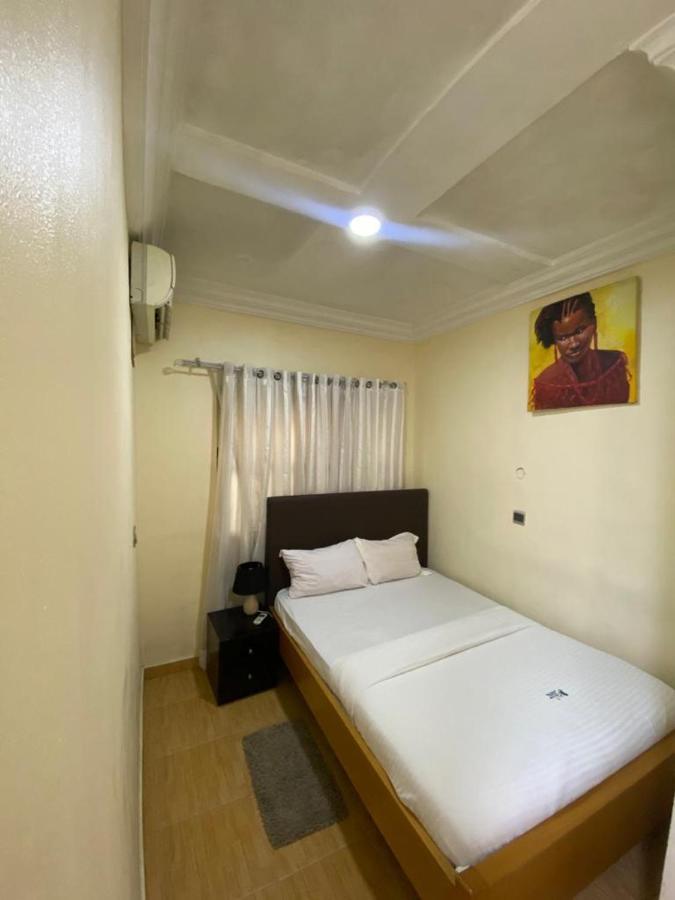 Apartment D ลากอส ภายนอก รูปภาพ