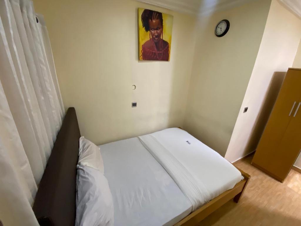 Apartment D ลากอส ภายนอก รูปภาพ